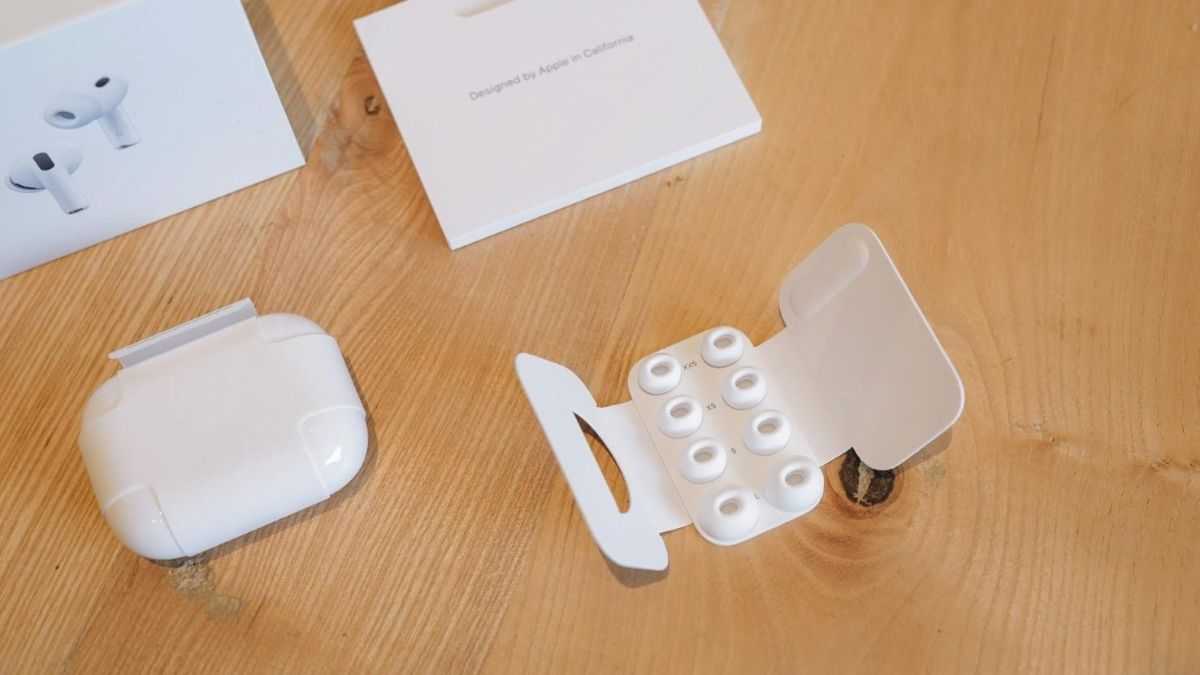 Apple AirPods Pro 3 ra mắt 2025 với chống ồn gấp đôi, cảm biến nhịp tim và pin 8 giờ