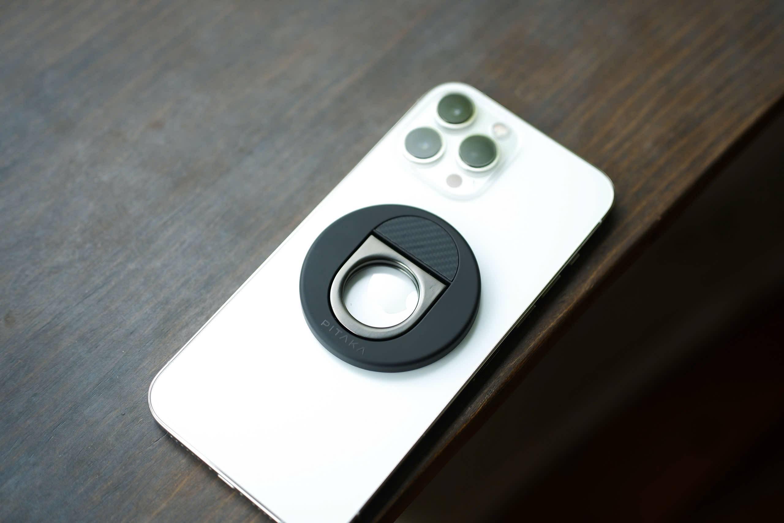 Vòng giữ điện thoại Magnetic PITAKA Grip 3 gắn trên iPhone, dùng làm tay cầm và giá đỡ dọc ngang