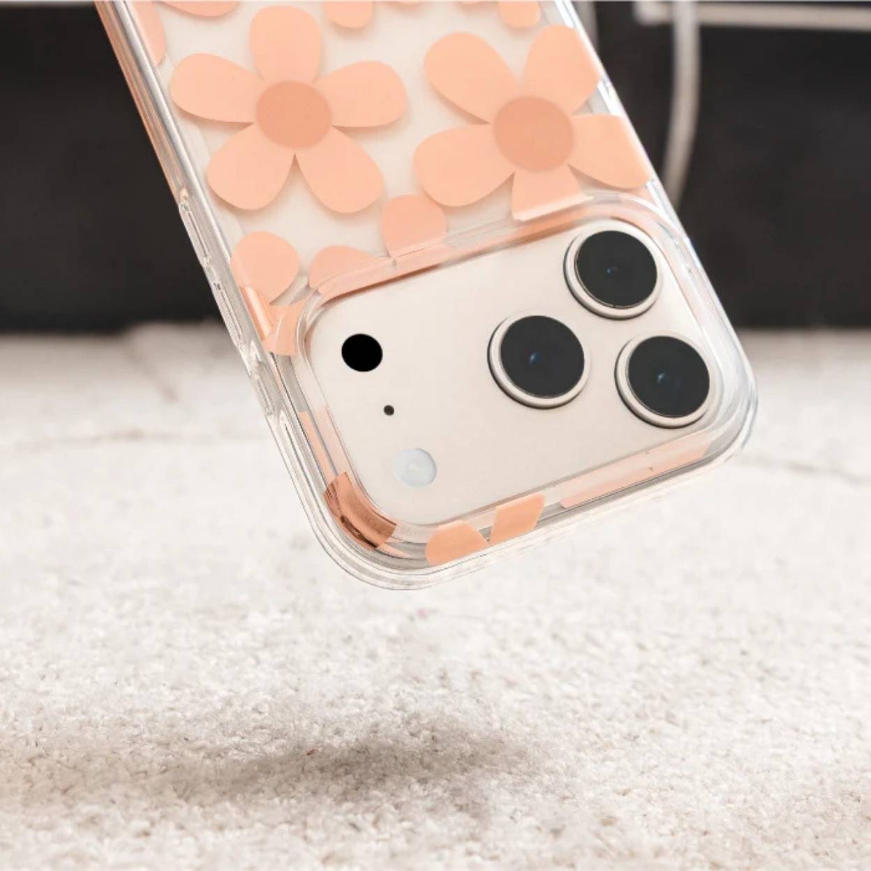 Ốp lưng SwitchEasy Fleur 3D Patterned cho iPhone 17 Series – hoa nổi 3D, viền nhô bảo vệ camera