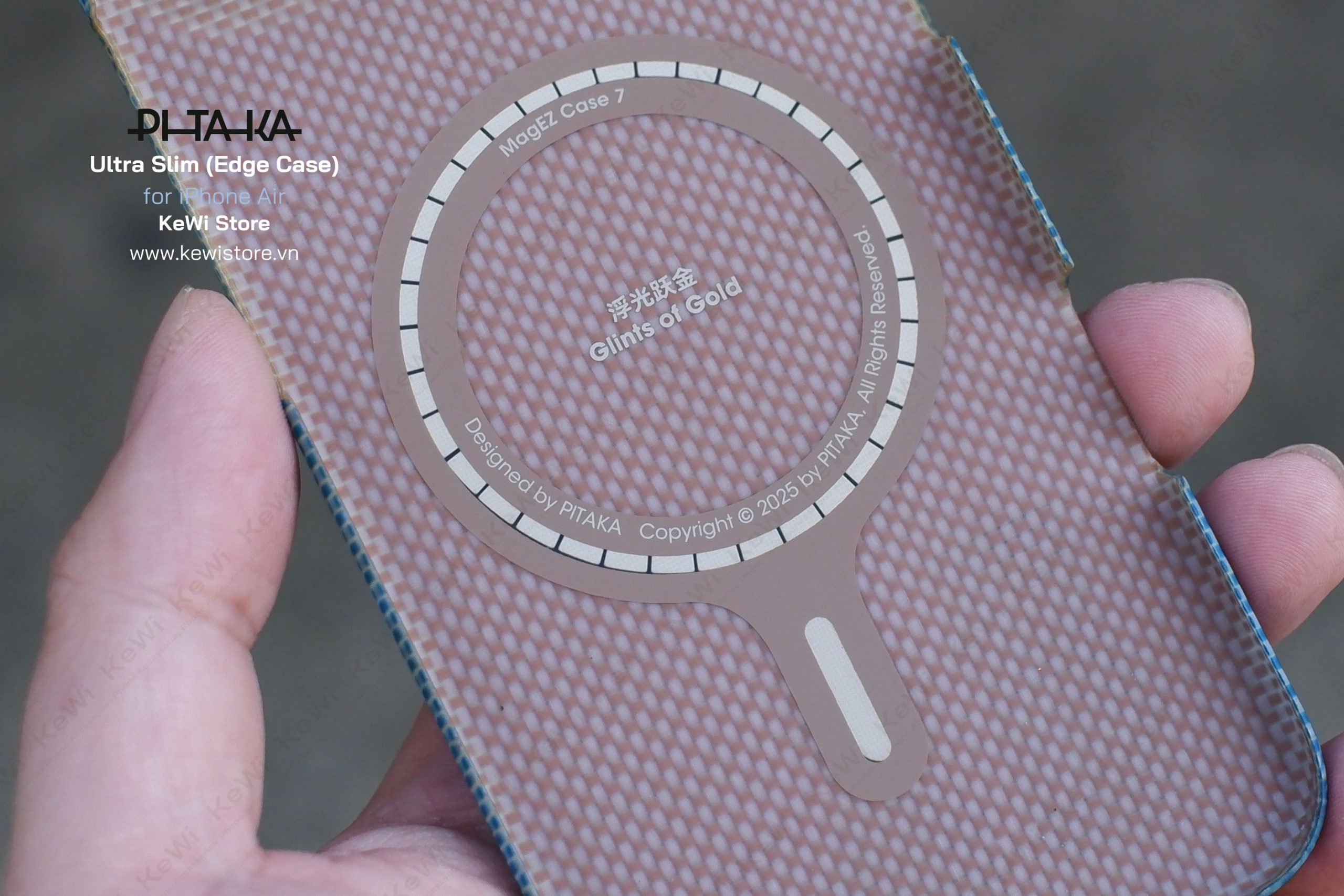 Ốp lưng Pitaka iPhone Air Ultra Slim với PitaTap, hỗ trợ MagSafe, hoàn thiện sợi aramid màu Gold và Blue