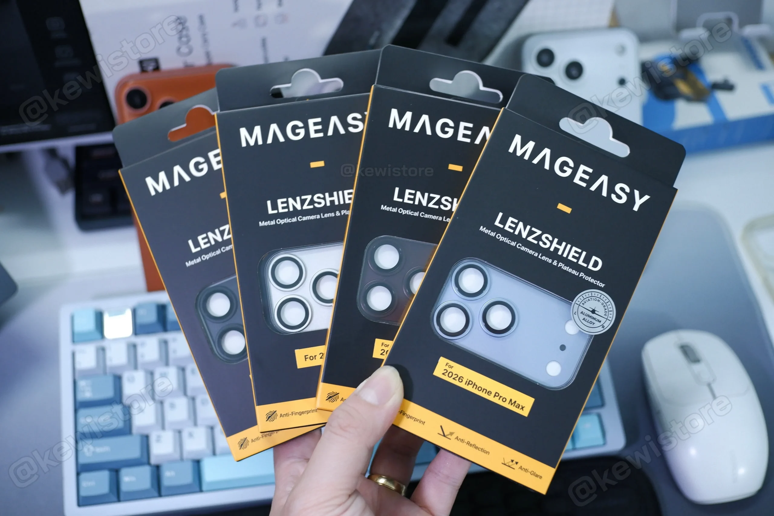 Miếng dán cụm lens camera Mageasy LenzShield cho iPhone 18 Pro Max và iPhone 18 Pro, thiết kế khung nhôm chuẩn màu máy kết hợp kính cường lực 9H bảo vệ ống kính.