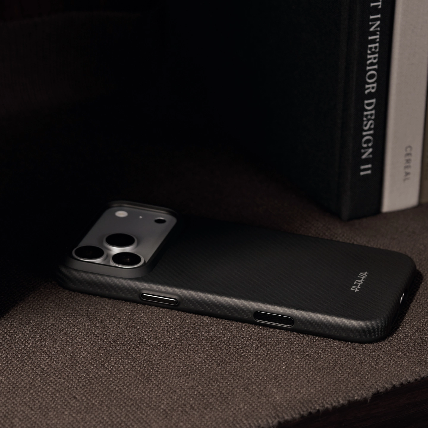 Ốp lưng Pitaka Summa Case UltraGuard cho iPhone 18 Pro Max và iPhone 18 Pro