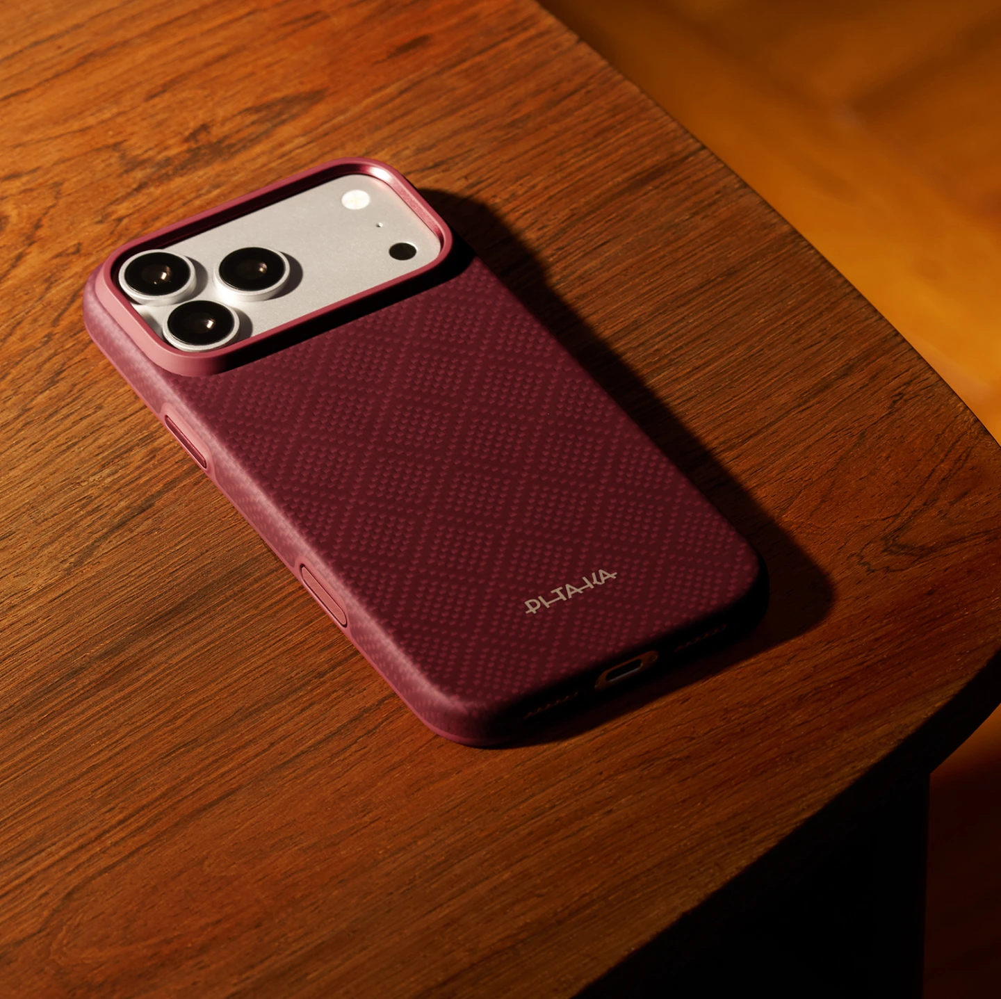 Ốp lưng Pitaka Summa Case UltraGuard cho iPhone 18 Pro Max và iPhone 18 Pro