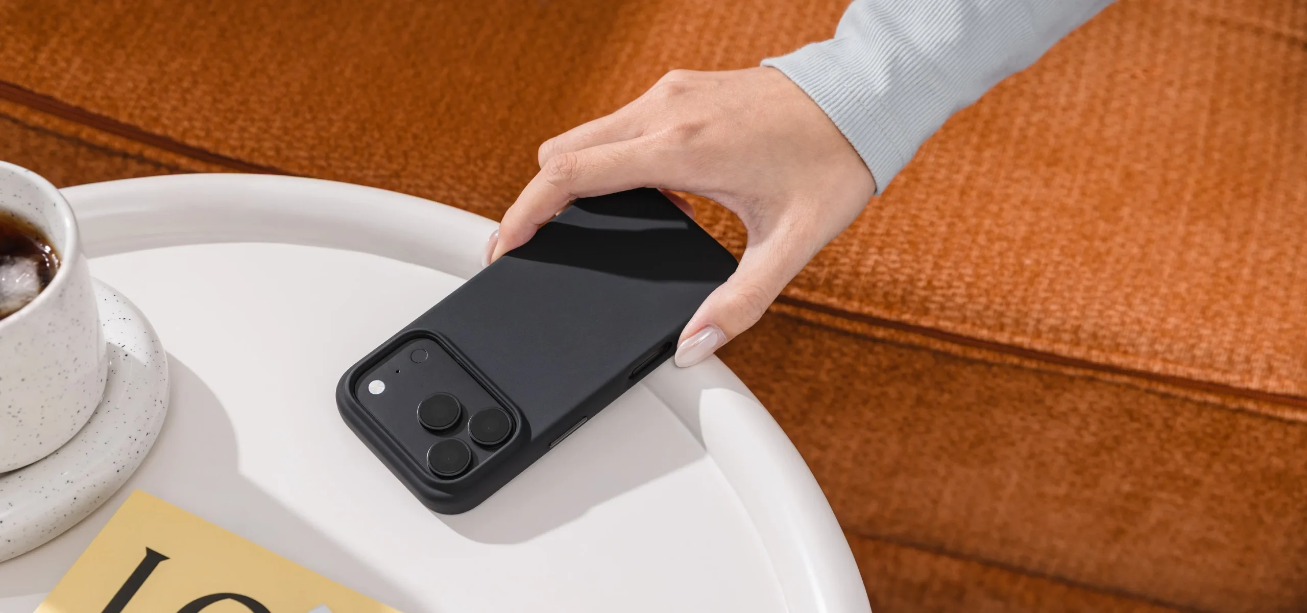 Ốp lưng silicone magnetic SwitchEasy Touch M cho iPhone