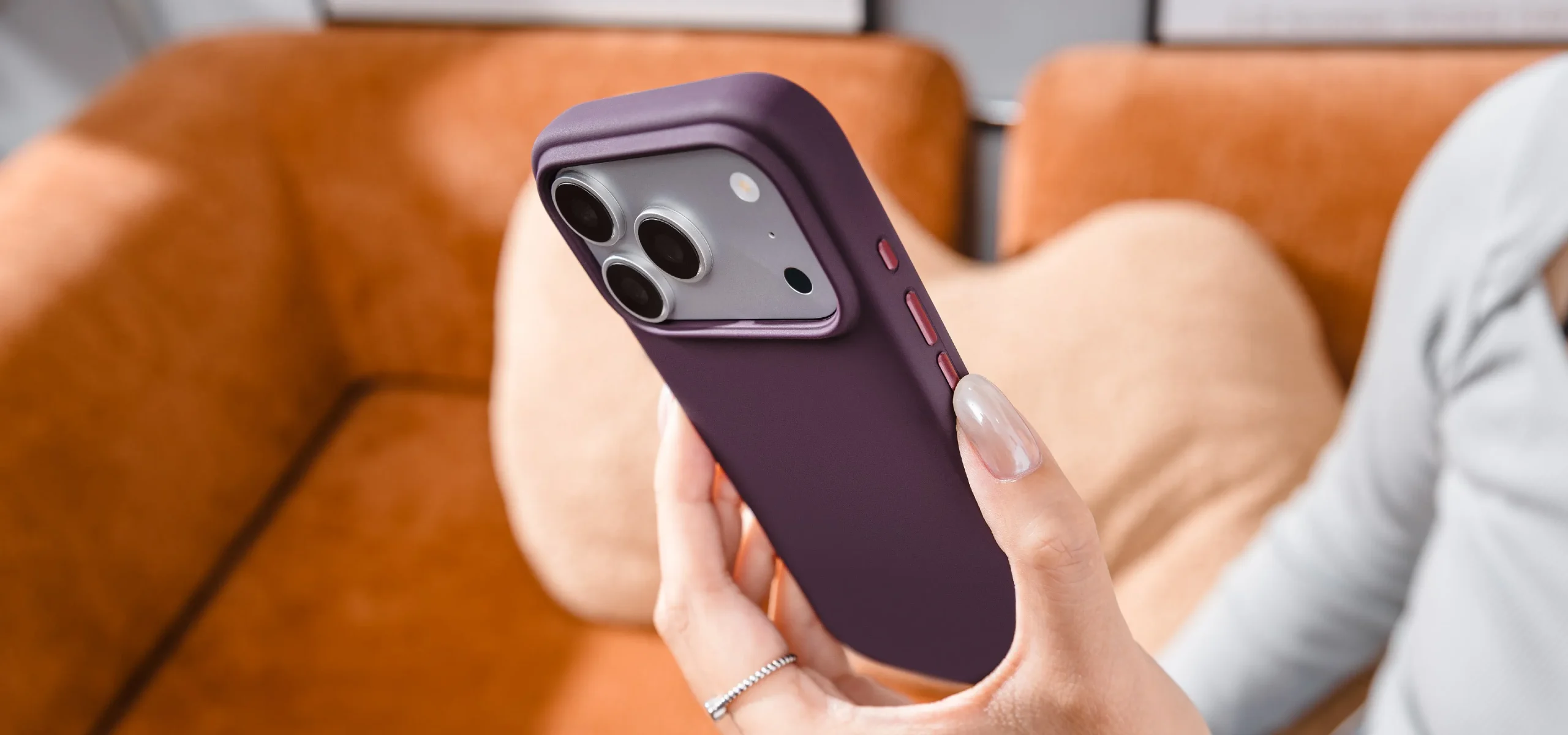 Ốp lưng silicone magnetic SwitchEasy Touch M cho iPhone