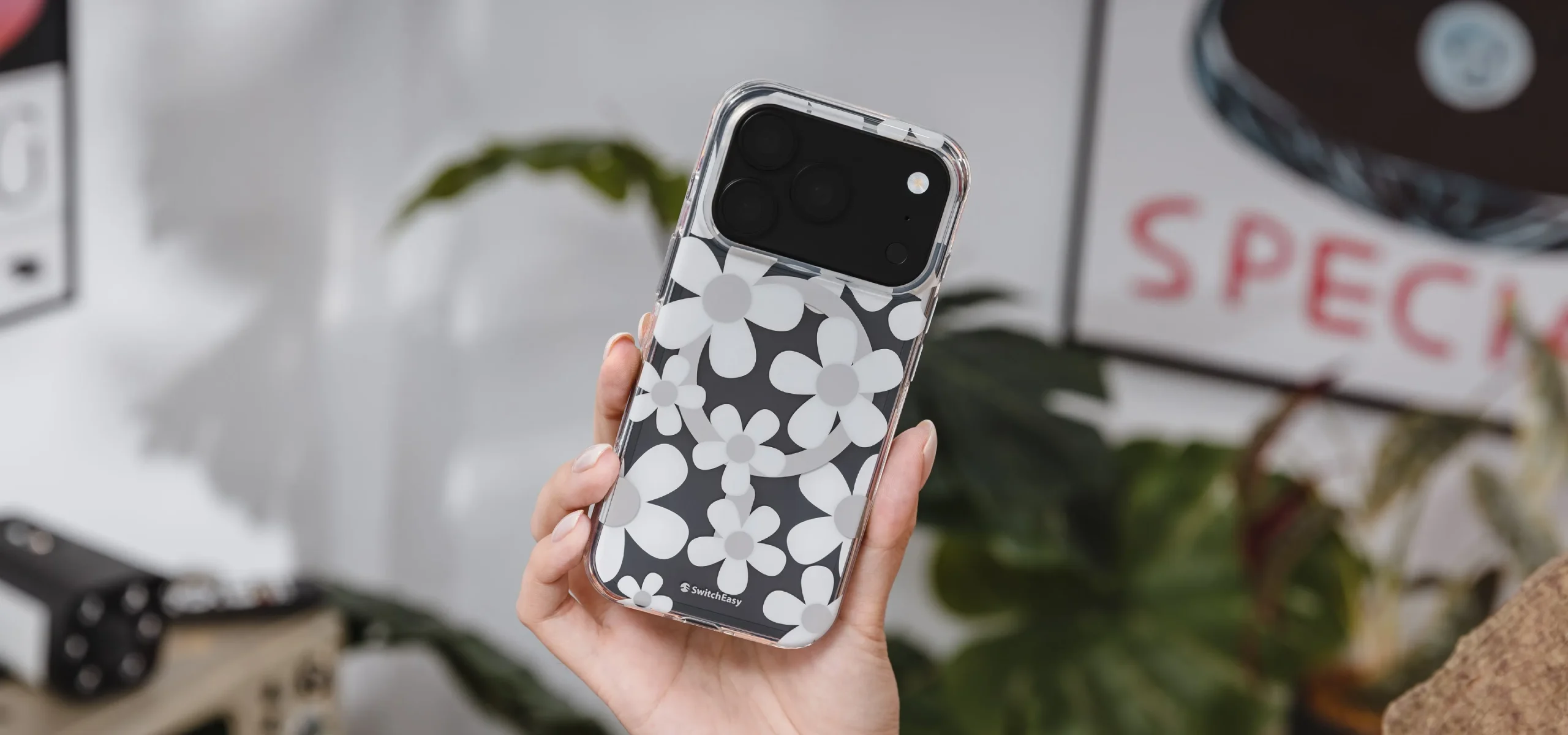 Ốp lưng SwitchEasy Fleur M họa tiết hoa 3D Magnetic cho iPhone 18 Pro Max / 18 Pro